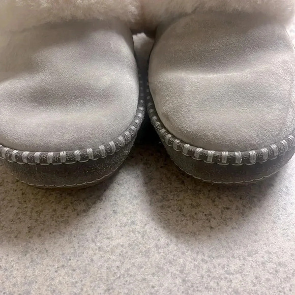 Ugg Aira Seal slippers size 7 - Picture 4 of 7